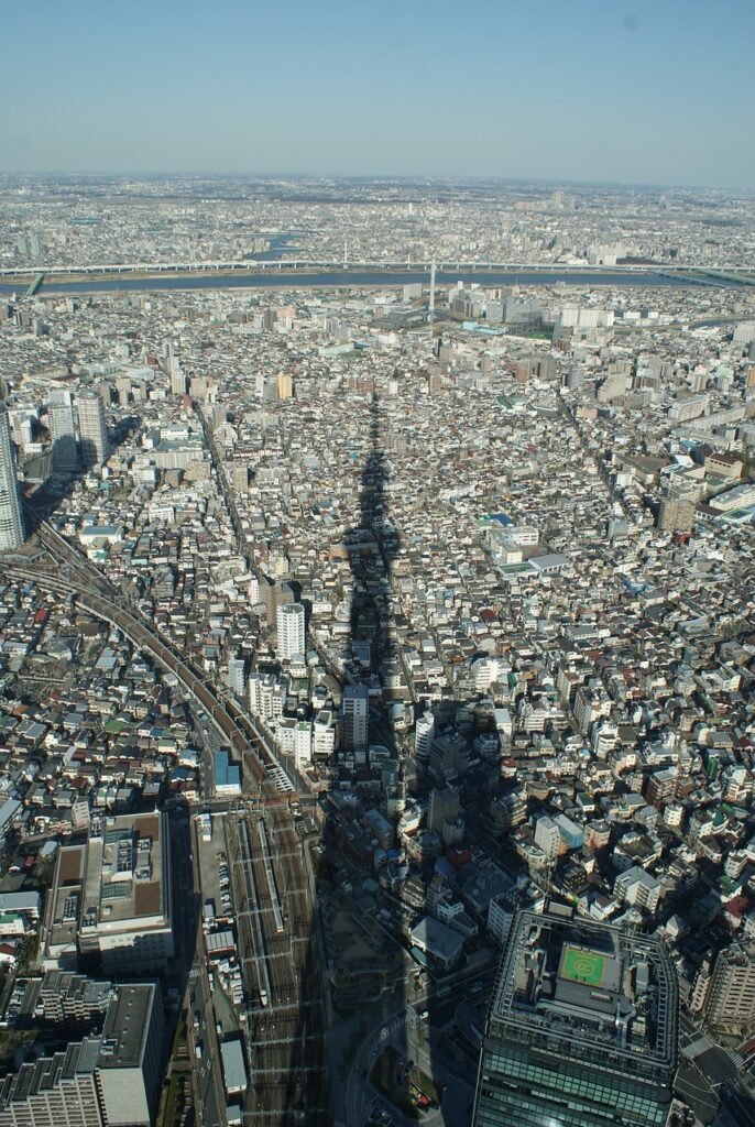 shade of tokyo skytree. tokyo tower vs. tokyo skytree