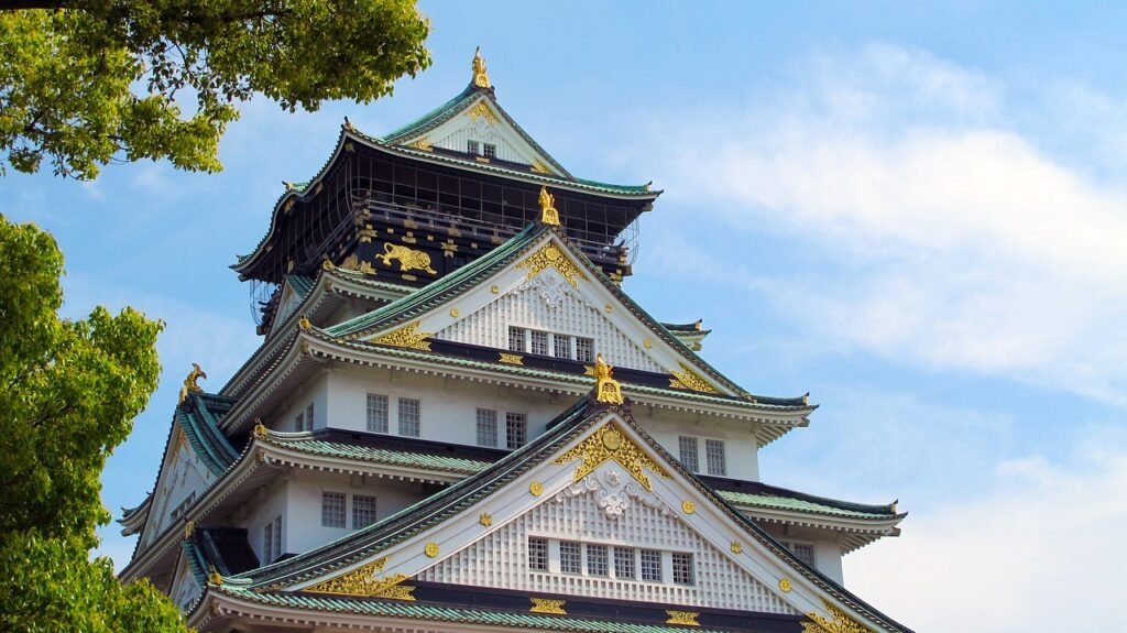 best 2-day Osaka itinerary. Osaka castle. A traditional building among trees.