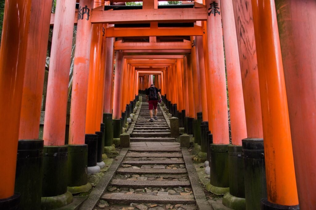 plan your japan trip. how to plan trip to japan. fushimi inari taisha steps